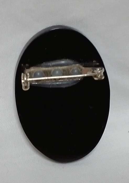Stunning Lee Sands original brooch
