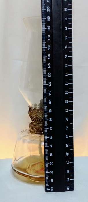 Lovely vintage medium sized oil lamp