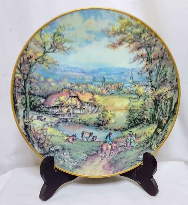 Beautiful Himmel Design Autumn Pottery Display Plate