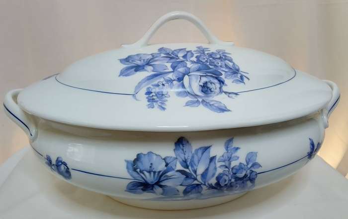 Gorgeous vintage Vista Alegre soup tureen (Portugal)