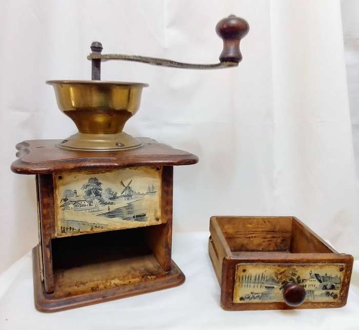 Old Box coffee grinder with Delft veneers and wonderful charm!