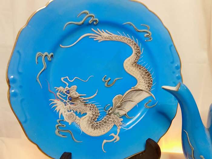 Wow! A full set of vintage Japanese dragonware!