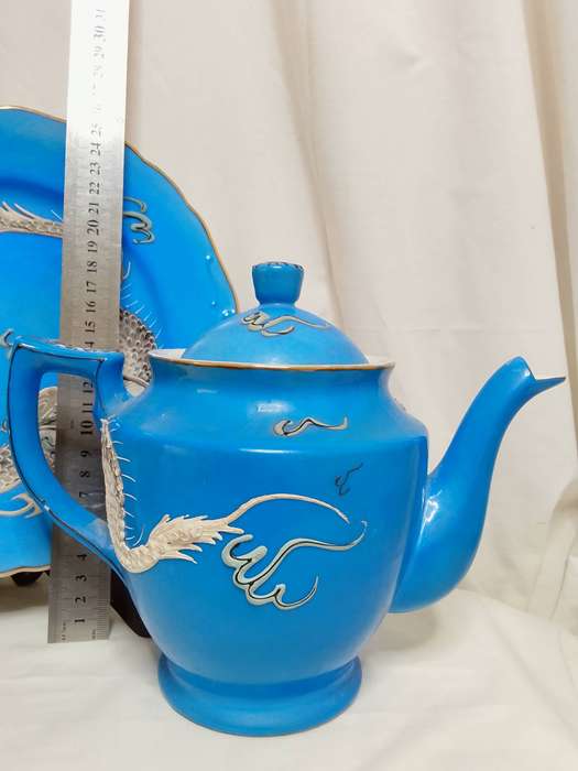 Wow! A full set of vintage Japanese dragonware!