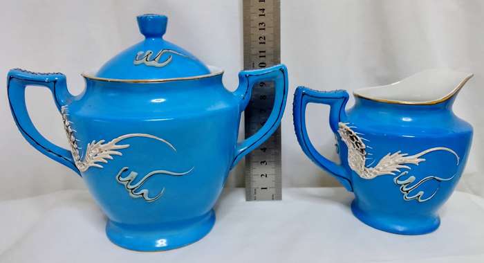 Wow! A full set of vintage Japanese dragonware!