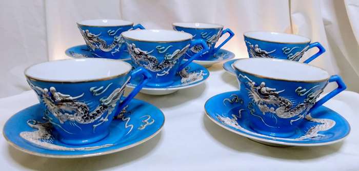 Wow! A full set of vintage Japanese dragonware!