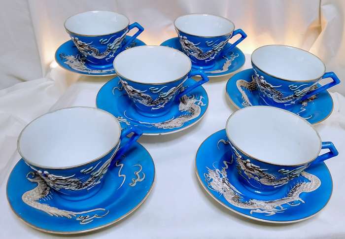 Wow! A full set of vintage Japanese dragonware!