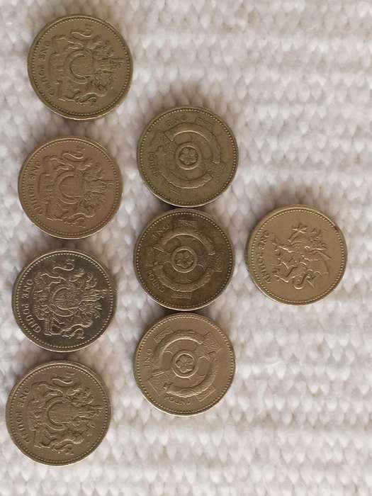 UK ONE POUNDS x 8