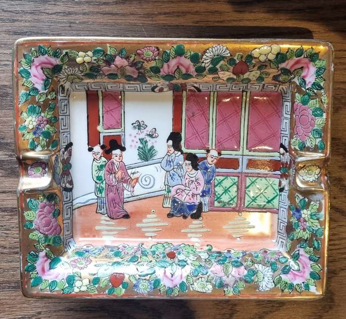 CHINESE Porcelain Hand Painted Gold Accents Bowl
