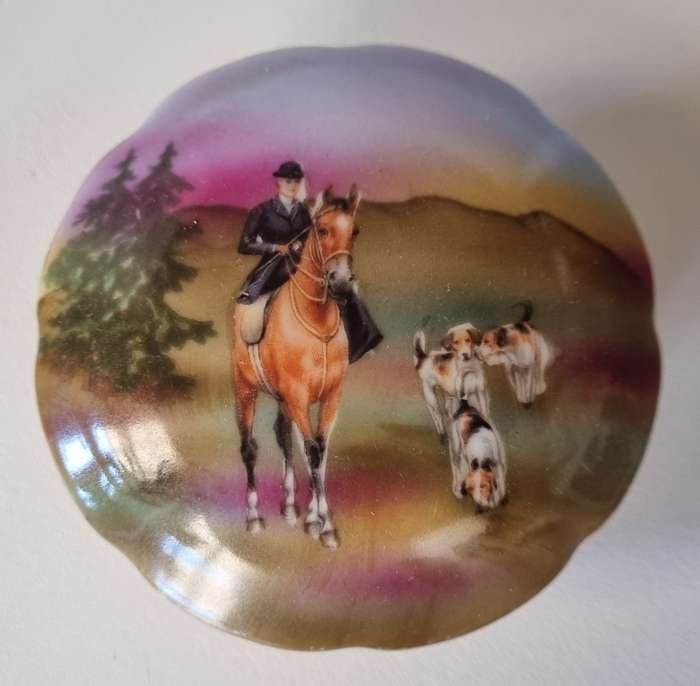 Porcelain Royal Bayreuth Bavaria Horse and Hound, Hunting Scene Lid Trinket Bowl/Dish