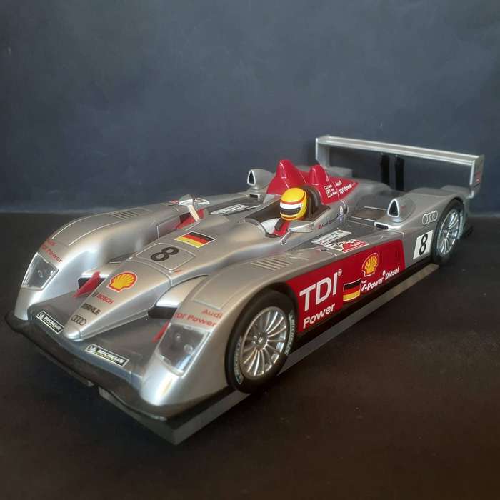 Carrera Audi R10 TDi Le Mans Winner 2006 1/24th Scale