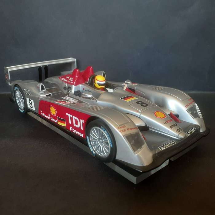 Carrera Audi R10 TDi Le Mans Winner 2006 1/24th Scale