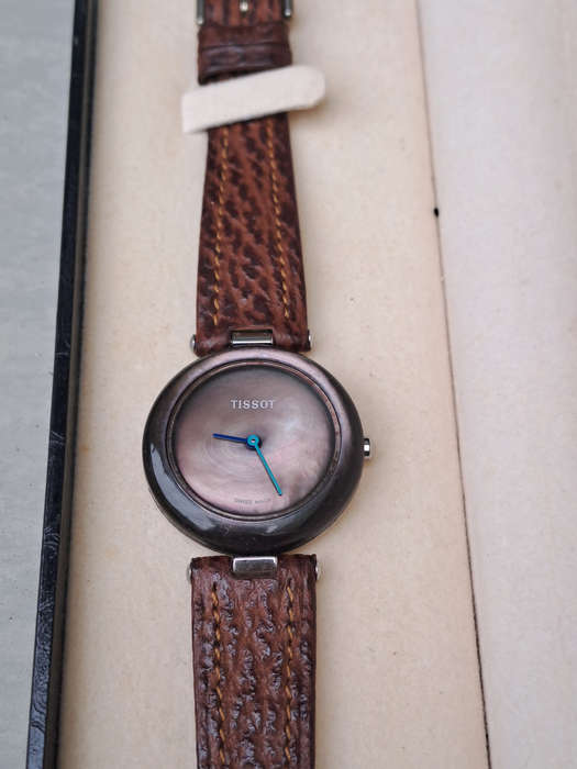 STUNNING AND RARE TISSOT LADIES ROCK WATCH MODEL R150 LIKE NEW ALL ORIGINAL EXCELLENT CONDITION