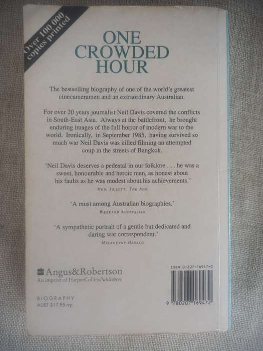One Crowded Hour - Neil Davis - Combat Cameraman 1934 - 1985 - Tim Bowden