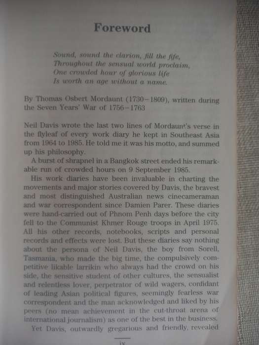 One Crowded Hour - Neil Davis - Combat Cameraman 1934 - 1985 - Tim Bowden