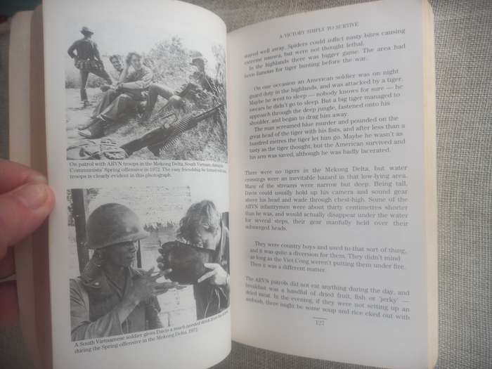 One Crowded Hour - Neil Davis - Combat Cameraman 1934 - 1985 - Tim Bowden