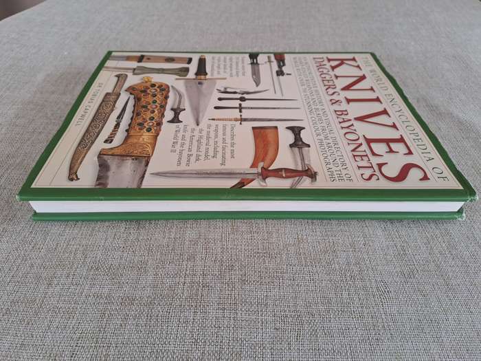 The World Encyclopedia of Knives, Daggers & Bayonets - Dr. Tobias Capwel