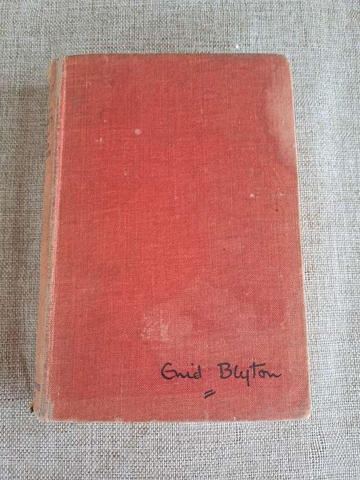 The Family at Red-Roofs - Enid Blyton