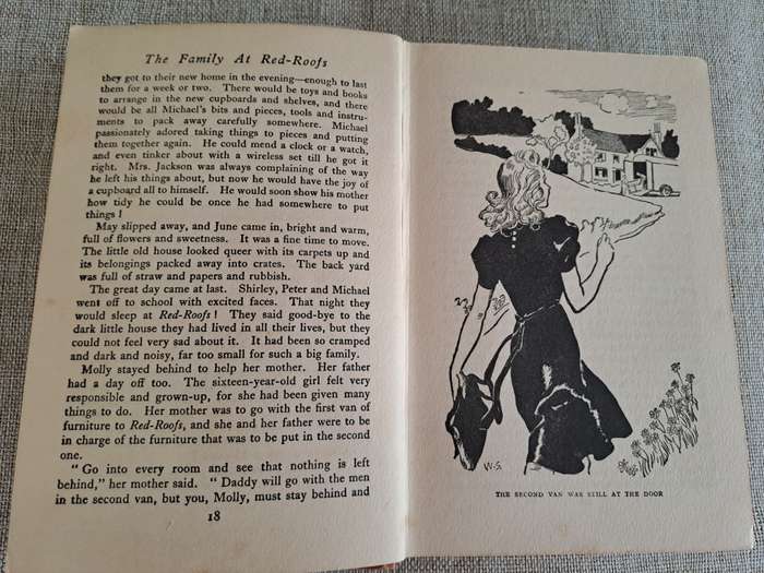 The Family at Red-Roofs - Enid Blyton