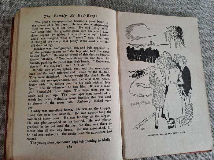 The Family at Red-Roofs - Enid Blyton