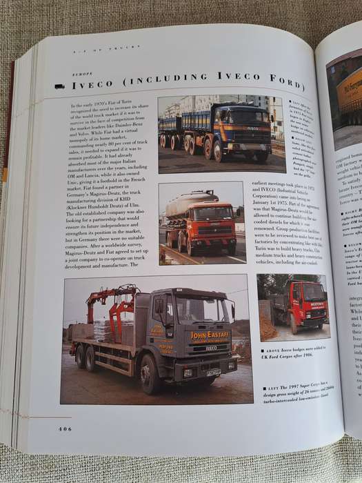 The Illustrated Encyclopedia of Tractors & Trucks - John Carroll & Peter Davies