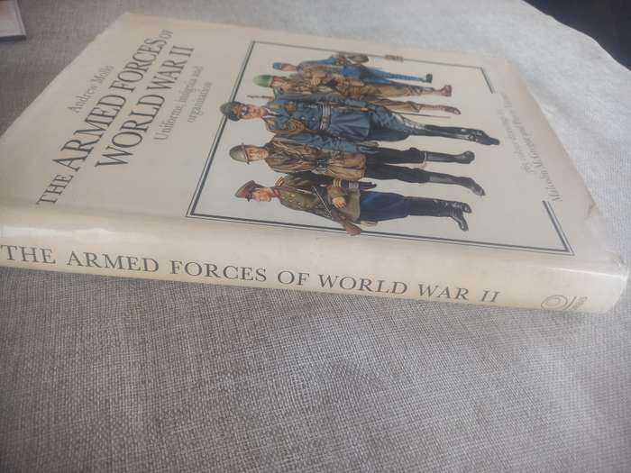 The Armed Forces of World War II - Uniforms, Insignia and organisation - Andrew Mollo