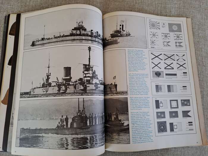 Heraldry of War: Medals, Badges and Uniforms - Purnell`s History of The World Wars Special