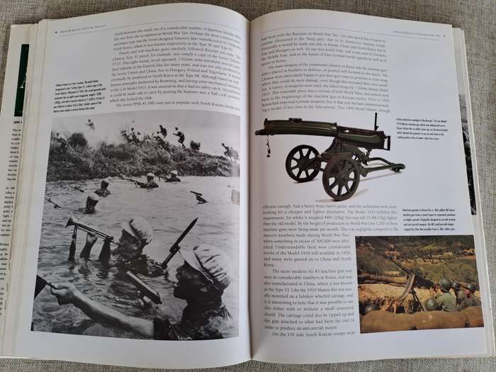 Twentieth-Century Arms & Armour - Stephen Bull