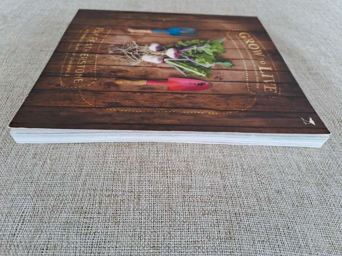 Grow to Live: A simple guide to growing your own good, clean food - Pat Featherstone