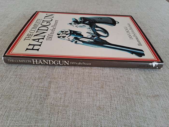 The Complete Handgun 1300 to the Present - Ian V. Hogg & John Batchelor