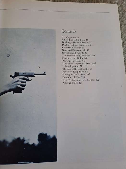 The Complete Handgun 1300 to the Present - Ian V. Hogg & John Batchelor