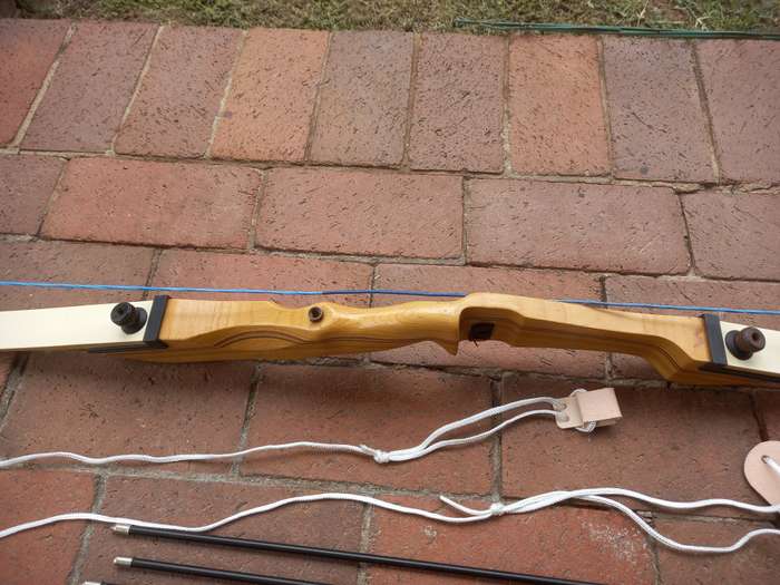 Victory Ragim 28" Bow (Italy) - 3 Piece 26# at 28"