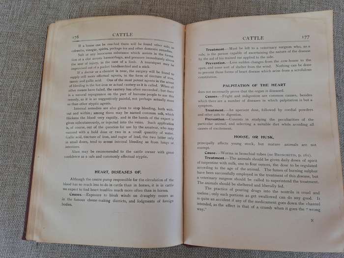 Animals treatment First Aid: Horses Dogs Birds & Cattle, The Elliman E.F.A. book