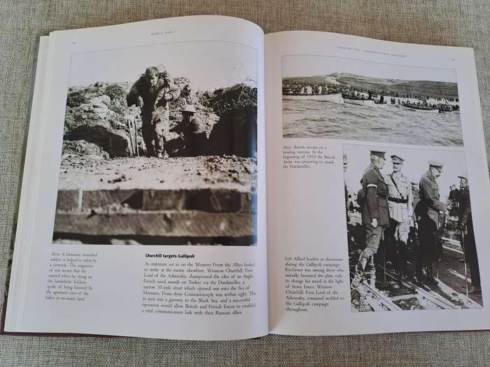 The History of World War I in Photographs - R. Hamilton