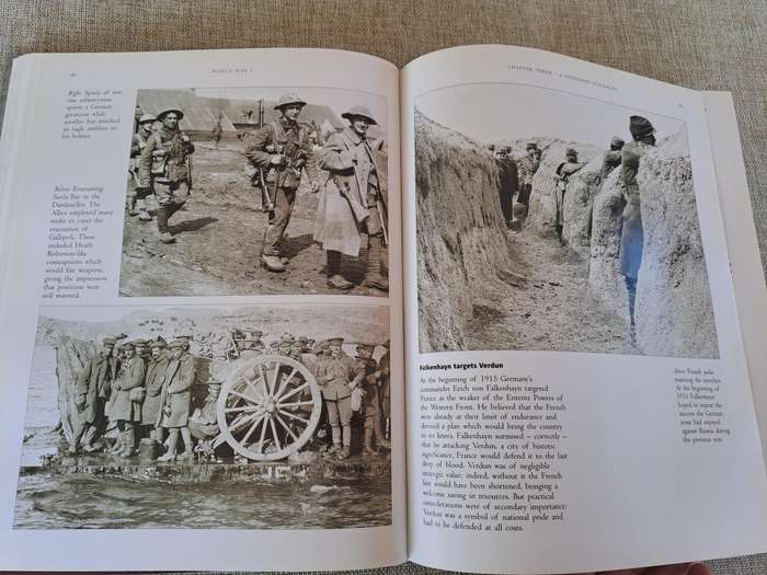 The History of World War I in Photographs - R. Hamilton