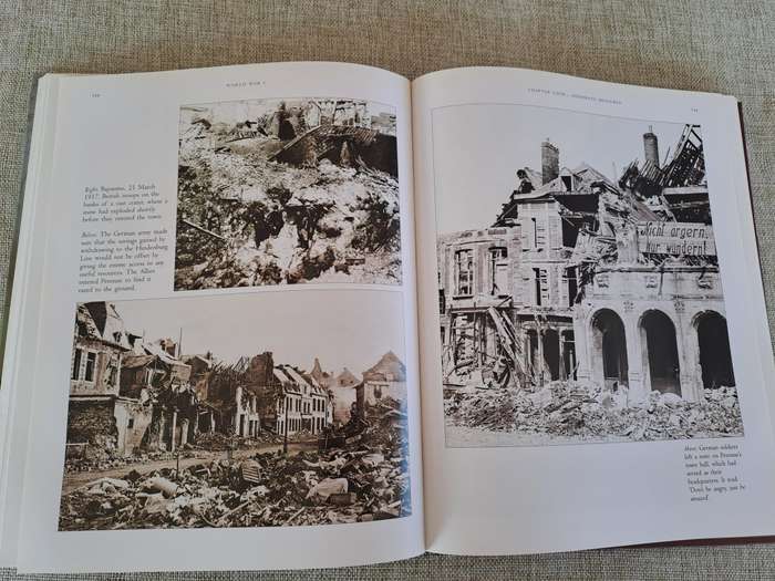 The History of World War I in Photographs - R. Hamilton