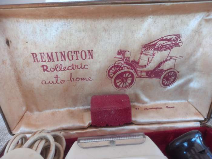 2 x Vintage Electric Mens Razors - Remington