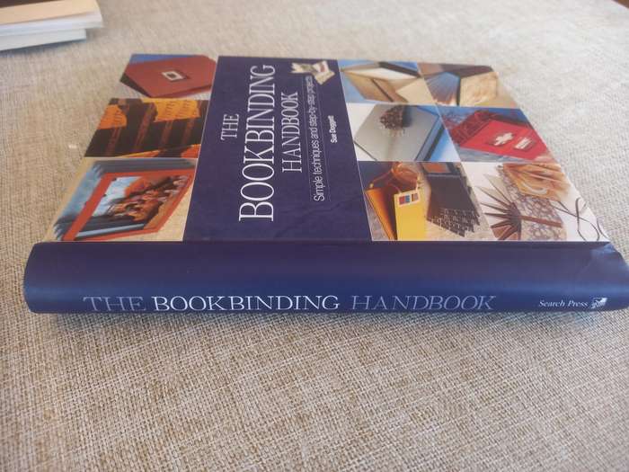 The Book Binding Handbook - simple techniques and step-by-step projects - Sue Doggett