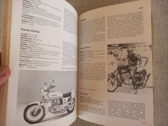 Police Vehicles Of The World - Roy D. Ingleton