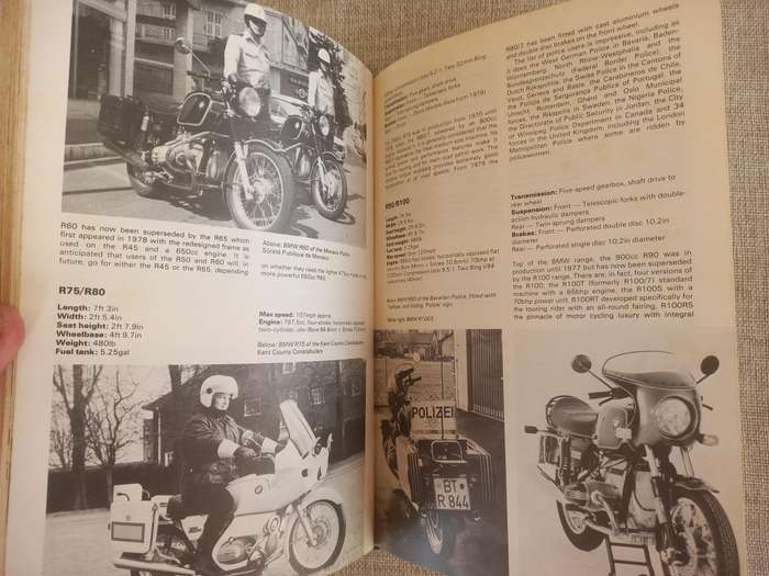 Police Vehicles Of The World - Roy D. Ingleton