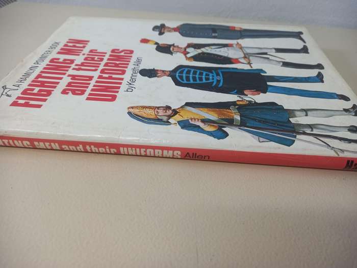 Fighting Men and their Uniforms by Kenneth Allen / A Hamlyn Pointer Book