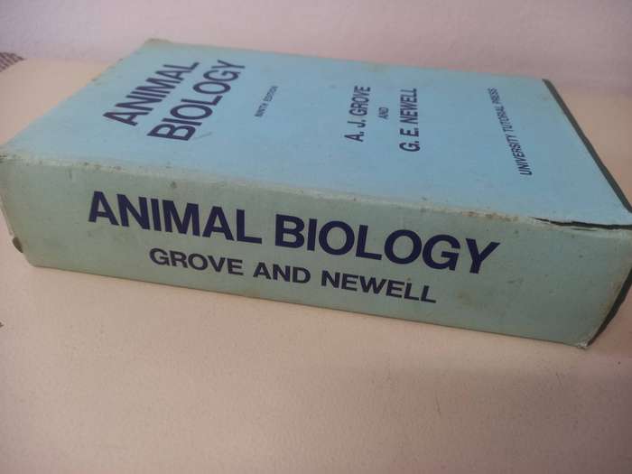 Animal Biology, Ninth Edition - A.J. Grove and G.E. Newell