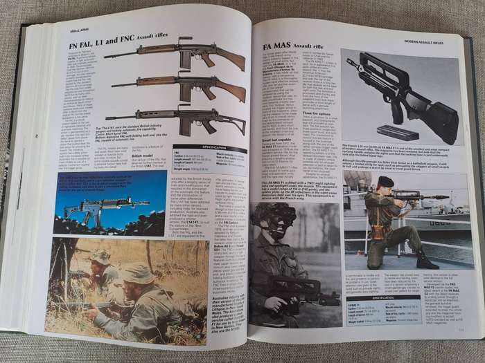 Small Arms: Over 250 of the Worlds Finest Personal Weapons  Chris Chant