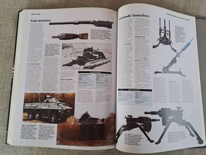 Small Arms: Over 250 of the Worlds Finest Personal Weapons  Chris Chant