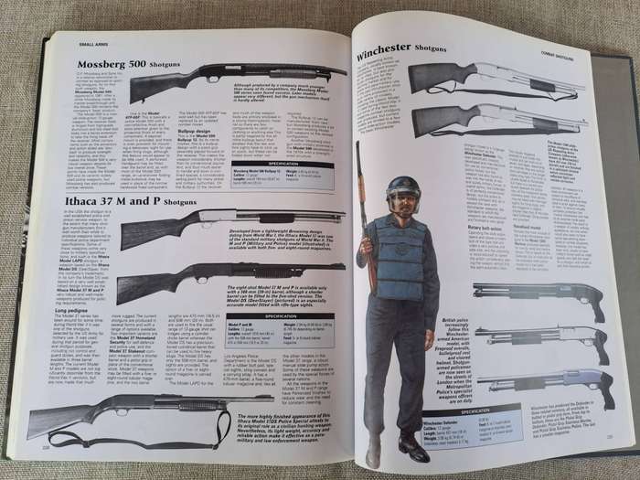 Small Arms: Over 250 of the Worlds Finest Personal Weapons  Chris Chant