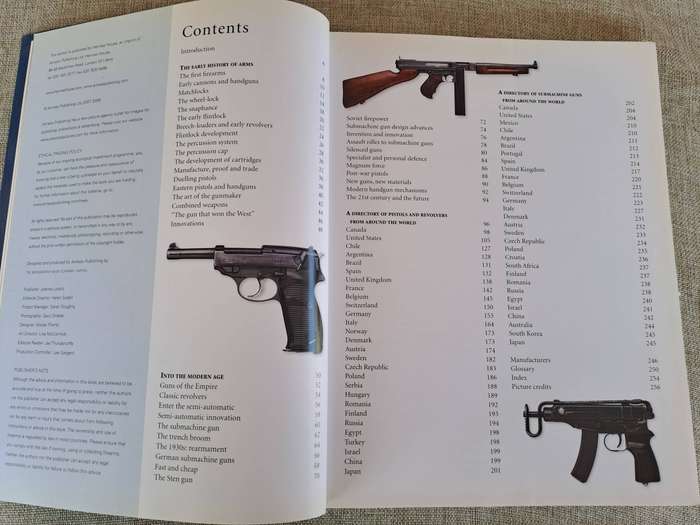 The Illustrated Encyclopedia of Pistols, Revolvers and Submachine Guns