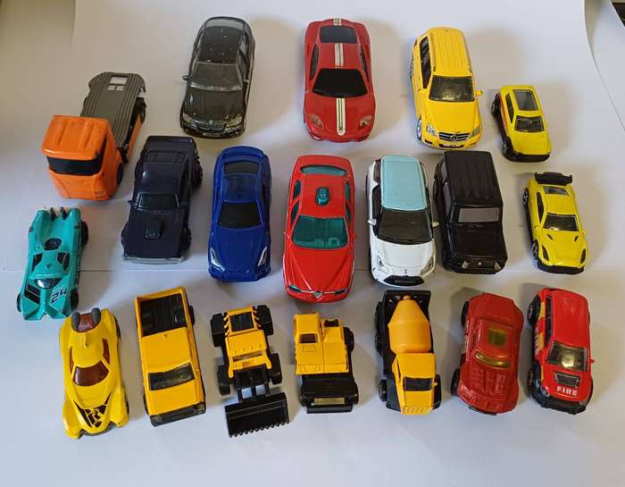 Assortment of 23 toy cars / vehicles