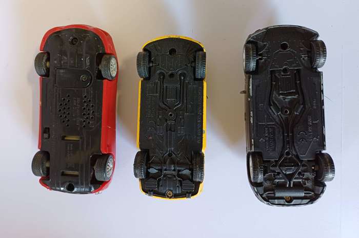 Assortment of 23 toy cars / vehicles