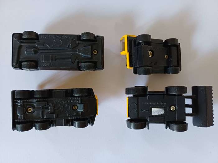 Assortment of 23 toy cars / vehicles