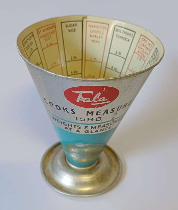 Vintage 1950s / 1960s Tala Cooks Dry ingredients Measure - Mid Century
