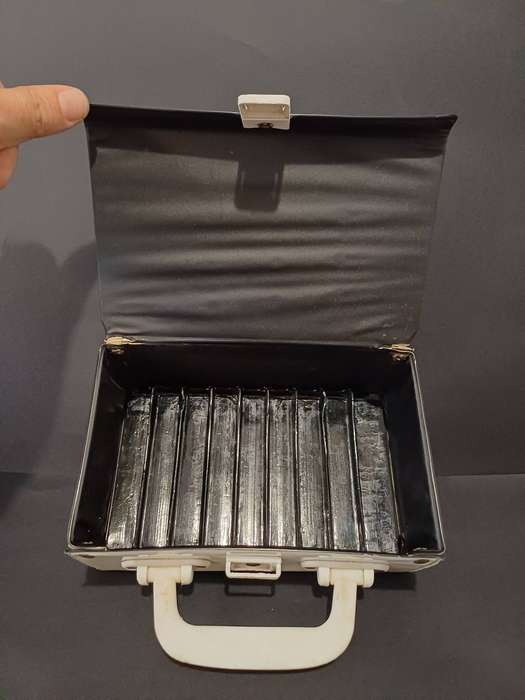 Retro-vintage cassette carry case